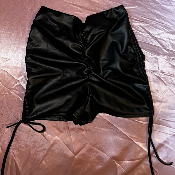 fashion nova leather shorts - Picture 2 of 4